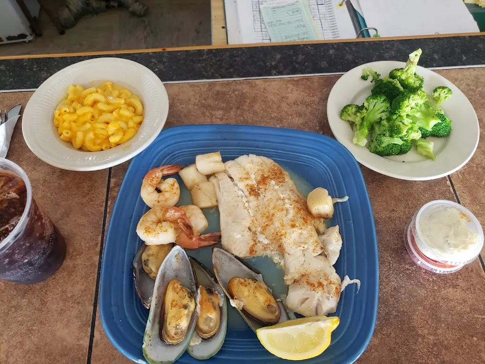 Broiled Seafood Platter with Broccoli Macaroni and Cheese and the Drink Was a Crown Apple and Coke