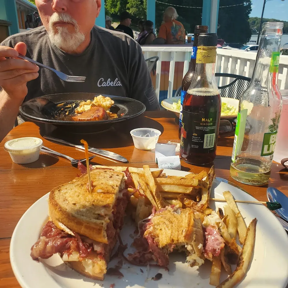 Havana Chicken Sandwich w Fries
